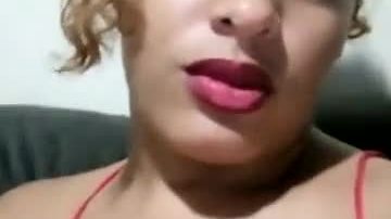 Gostosa rabuda fazendo live no instagram