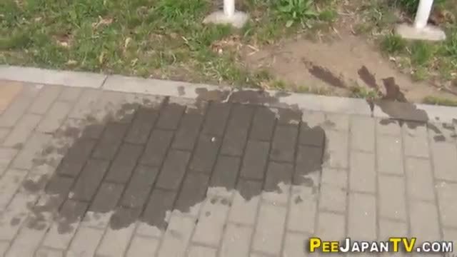 Japanese ho pisses pants